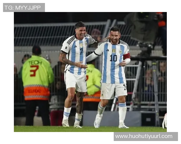 梅西合影时小球员被挤开德保罗出手推开不满插队者